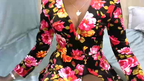 Snapshot of honeypie78 chatting on October 22, 5:01 am Becky online show from October 22, 5:01 am