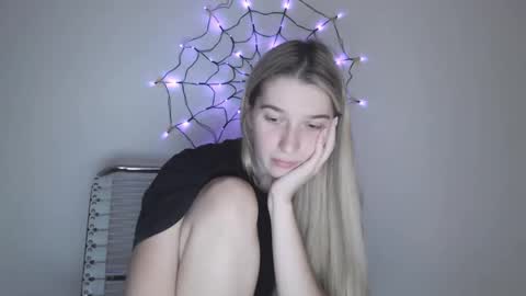 honeyveil online show from November 6, 2:01 pm