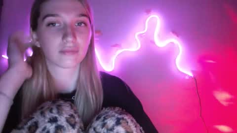 honeyveil online show from March 17, 5:50 pm