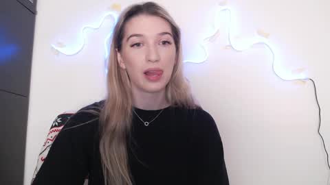 honeyveil online show from March 12, 11:13 am