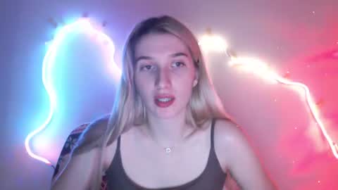 honeyveil online show from June 11, 7:43 pm