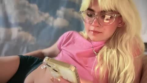 Emi Rose online show from November 11, 7:38 am