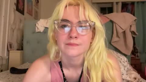 Emi Rose online show from March 19, 3:33 am