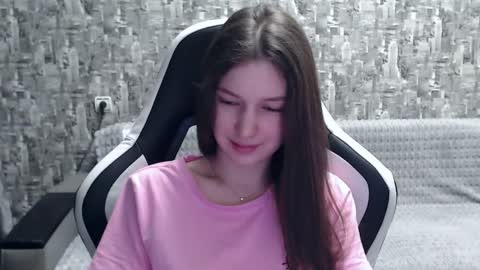 Snapshot of honeyynancyy chatting on December 17, 12:43 pm Nancy online show from December 17, 12:43 pm