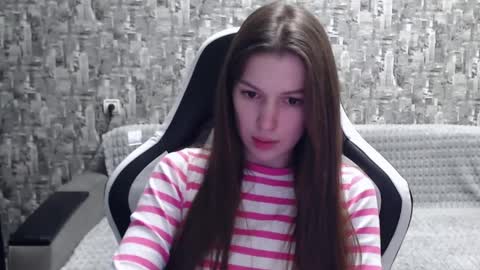 Snapshot of honeyynancyy chatting on December 2, 10:49 am Nancy online show from December 2, 10:49 am