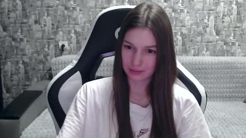 Snapshot of honeyynancyy chatting on January 7, 12:20 pm Nancy online show from January 7, 12:20 pm