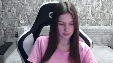 Snapshot of honeyynancyy chatting on December 23, 5:54 pm Nancy online show from December 23, 5:54 pm