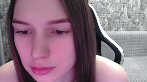 Snapshot of honeyynancyy chatting on January 23, 1:56 pm Nancy online show from January 23, 1:56 pm