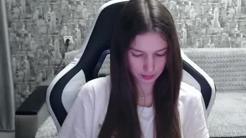 Snapshot of honeyynancyy chatting on December 18, 12:51 pm Nancy online show from December 18, 12:51 pm