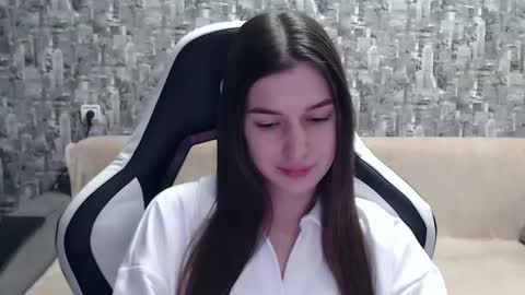 Snapshot of honeyynancyy chatting on January 19, 1:22 pm Nancy online show from January 19, 1:22 pm