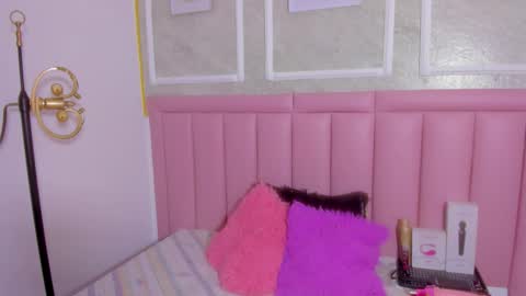 holly online show from March 5, 9:43 pm