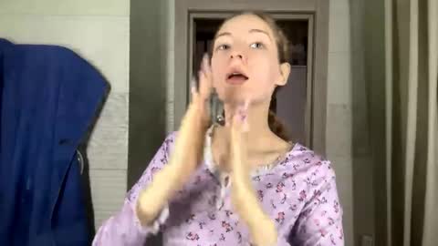 Emmi online show from November 1, 9:02 am