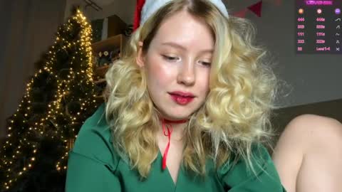 Snapshot of horney_audrey chatting on December 26, 3:49 am Audrey online show from December 26, 3:49 am