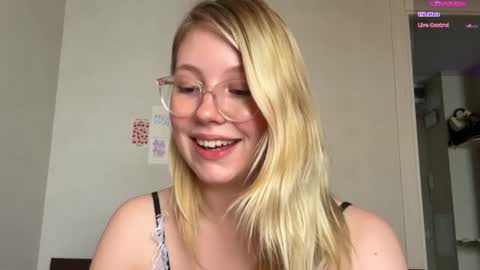 Snapshot of horney_audrey chatting on December 11, 3:56 am Audrey online show from December 11, 3:56 am