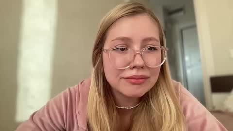 Snapshot of horney_audrey chatting on October 12, 2:25 am Audrey online show from October 12, 2:25 am