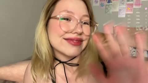 Snapshot of horney_audrey chatting on February 4, 12:29 am Audrey online show from February 4, 12:29 am