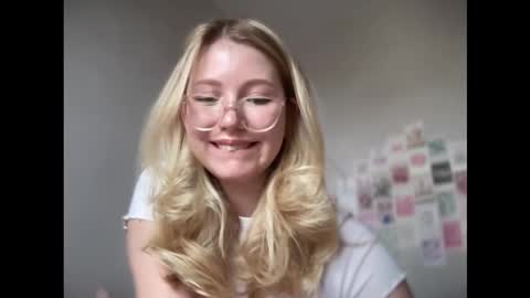 Snapshot of horney_audrey chatting on September 29, 2:49 am Audrey online show from September 29, 2:49 am
