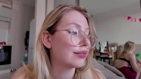 Audrey online show from November 18, 3:40 am