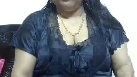 Snapshot of horneydesibabe chatting on December 26, 6:33 pm horneydesibabe online show from December 26, 6:33 pm