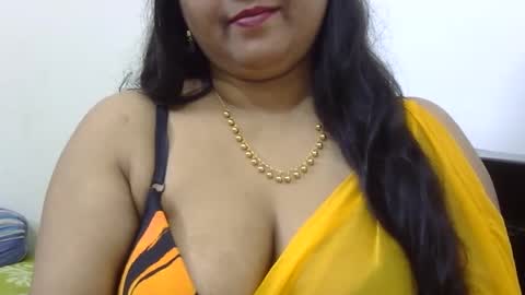 Snapshot of horneydesibabe chatting on January 13, 5:44 pm horneydesibabe online show from January 13, 5:44 pm