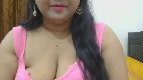 Snapshot of horneydesibabe chatting on October 19, 6:43 pm horneydesibabe online show from October 19, 6:43 pm