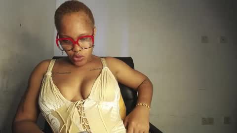 horny_ebonygirl_ online show from May 4, 8:29 am