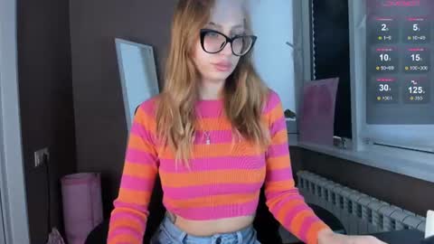 Lia online show from August 4, 1:50 pm
