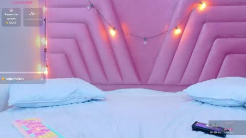 Khloe  online show from November 27, 1:25 pm