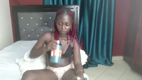 Snapshot of hornybella4 chatting on February 6, 6:46 pm Bella online show from February 6, 6:46 pm