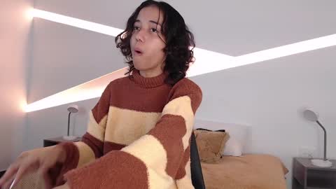 Snapshot of hot_little_bunny chatting on December 24, 8:27 pm Alana online show from December 24, 8:27 pm