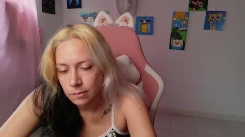 Mia online show from February 10, 3:37 pm