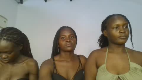 Petite online show from June 29, 1:33 pm