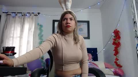 Snapshot of hot_sexy_bunny chatting on January 16, 12:42 pm hot sexy bunny online show from January 16, 12:42 pm