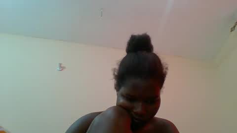 Snapshot of hotbabbee chatting on February 1, 5:39 am love online show from February 1, 5:39 am