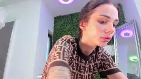 hotfallingdevil online show from June 25, 4:34 am