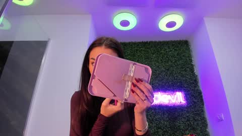 hotfallingdevil online show from November 25, 4:25 am