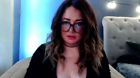 hothousewife333 online show from December 15, 6:02 pm