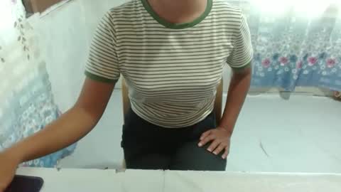 hotmeljean2002 online show from March 10, 6:17 am