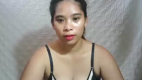 Snapshot of hotmompinay30 chatting on October 27, 10:59 pm flor online show from October 27, 10:59 pm