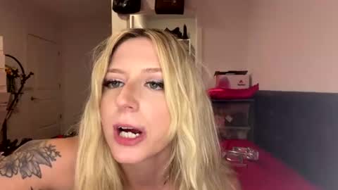 hotnsweatybabe online show from August 4, 1:33 am