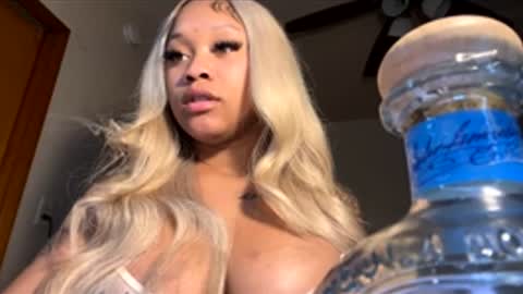 hottie940534 online show from December 18, 11:20 pm