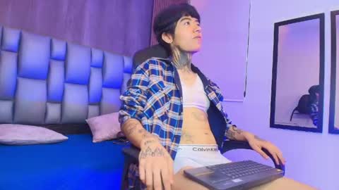 Juls online show from April 30, 8:57 pm