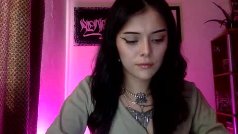 Snapshot of hottietat4u chatting on February 17, 4:50 pm Tat  online show from February 17, 4:50 pm