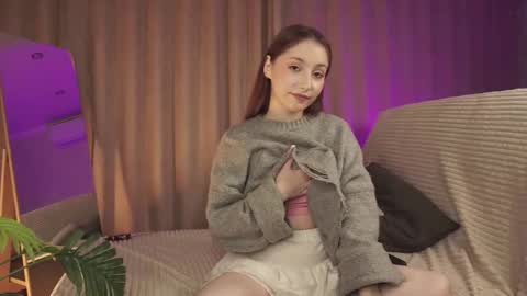 hottpeachh online show from October 10, 5:40 pm