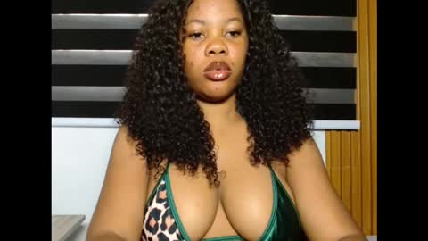 hotty_lora889 online show from October 6, 9:15 am