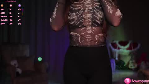 Mia online show from December 17, 5:28 pm