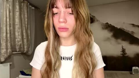 hsiuscherich online show from December 14, 1:06 pm