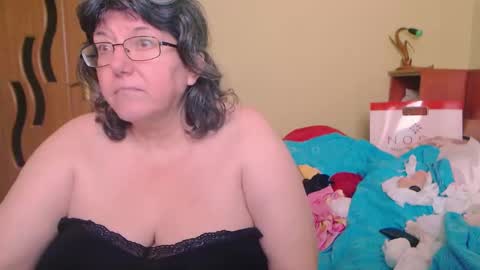 HugeTitsXXX online show from December 27, 9:06 am