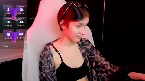 Hyeon Jin online show from March 25, 4:10 pm