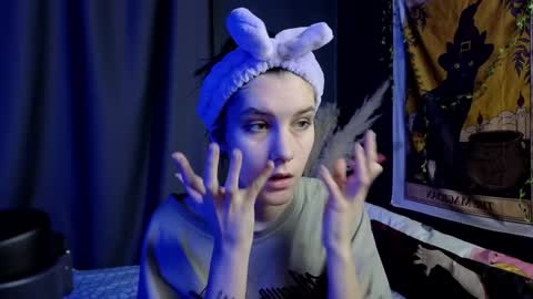 Hyeon Jin online show from February 8, 8:42 pm